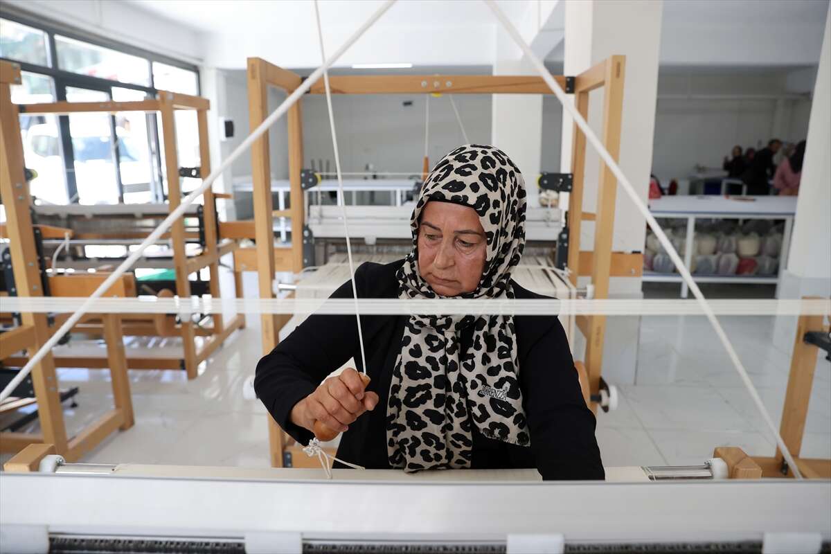 Konya’da 15 kadın tezgah başına geçti! Hadim bezi yıllar sonra yeniden dokunuyor 6